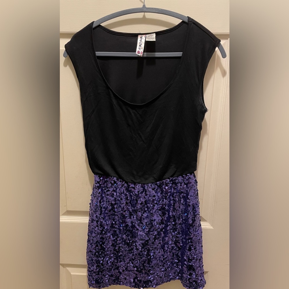 Mimi Chica Woman’s Black Sleeveless Purple Sequin Cocktail Party Dress